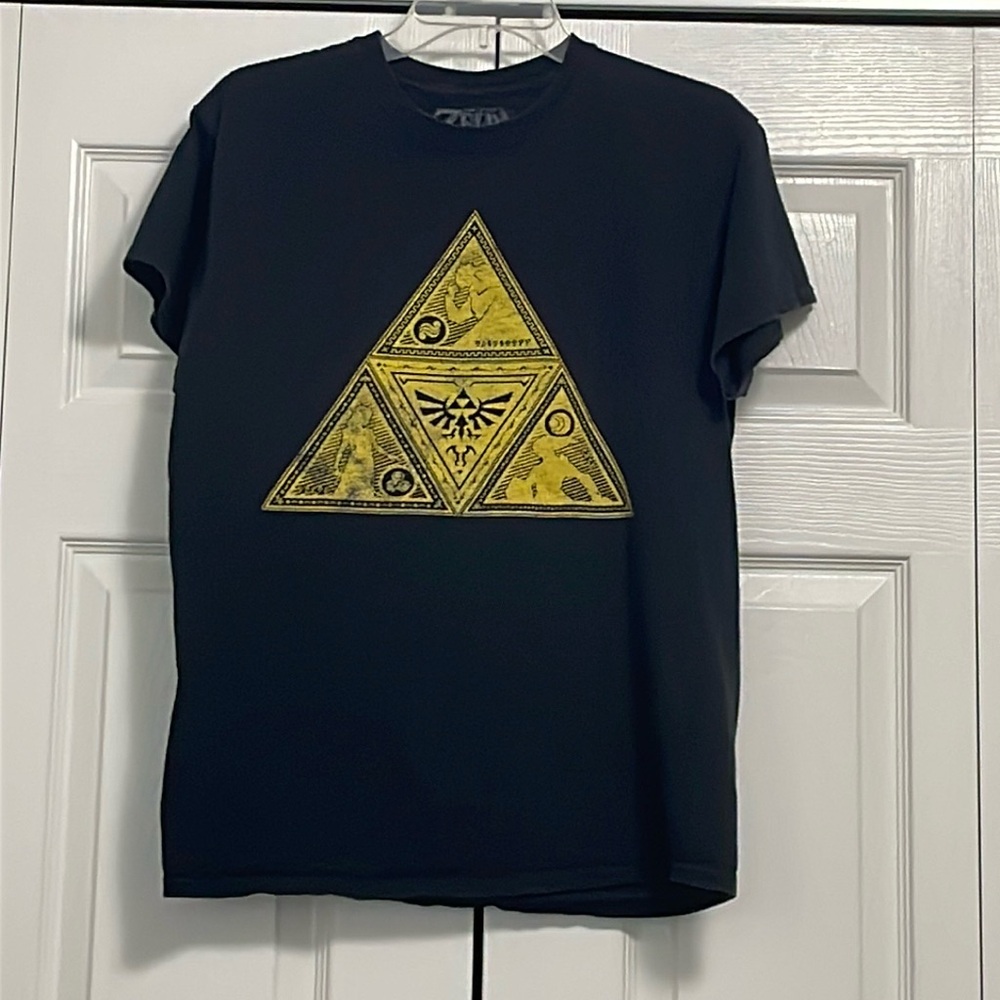 Legend of Zelda Graphic Black T-Shirt Yellow Triforce - Nintendo NYC - Size M